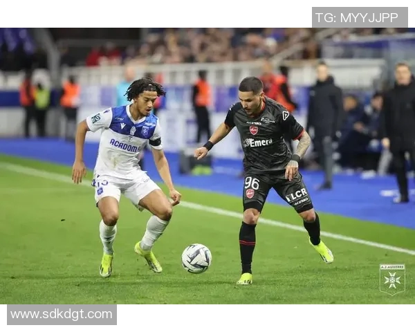 坎塞洛在新赛季的表现分析及其对球队战术的影响探讨