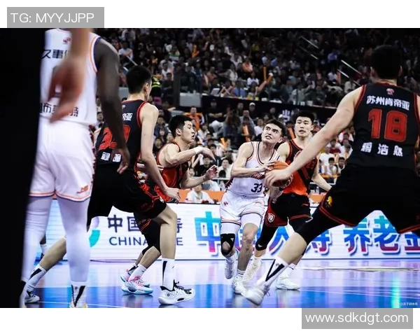 中国男篮迎战埃及队全力争胜展现实力与团队精神