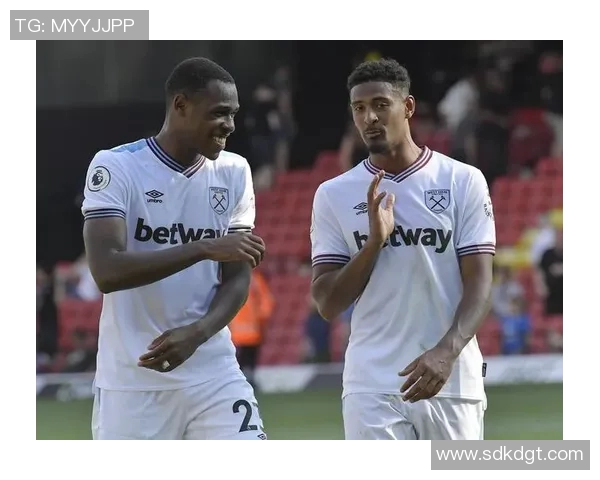 维拉与例之联的精彩对决揭示了足球战术与团队合作的重要性