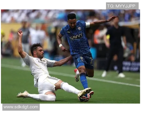 皇马迎战阿普尔期待精彩对决球迷热情高涨盼球队再创佳绩